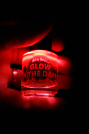 Glow in the Dark Nagellak in het donker.